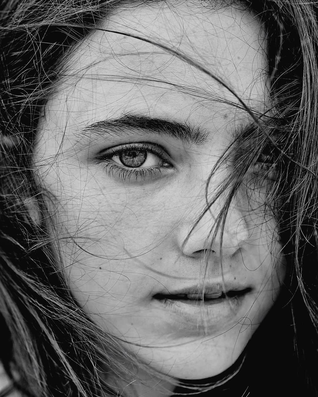 Amelia Zadroのインスタグラム：「🖤 @peter_van_alphen @saloancilia.hair」
