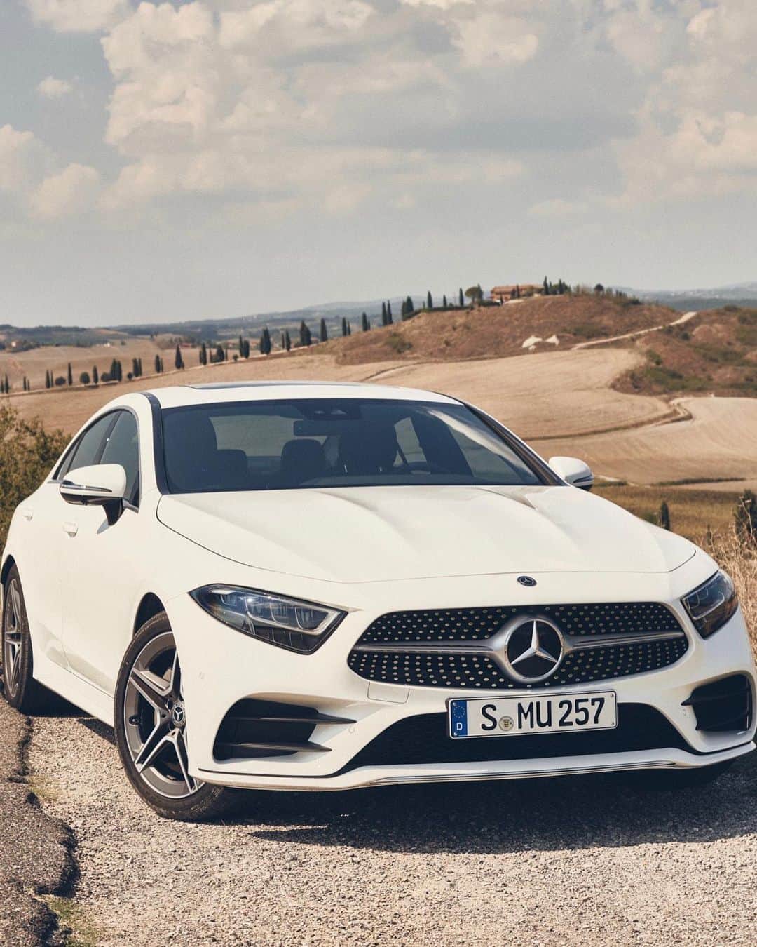 メルセデス・ベンツさんのインスタグラム写真 - (メルセデス・ベンツInstagram)「The Mercedes-Benz CLS: The Sensual Purity design goes hand in hand with elegance and dynamism. What an expressive vehicle!  #MercedesBenz #MB #CLS #instacars 📸 @marcus_hoffmann for #MBsocialcar」1月13日 21時46分 - mercedesbenz