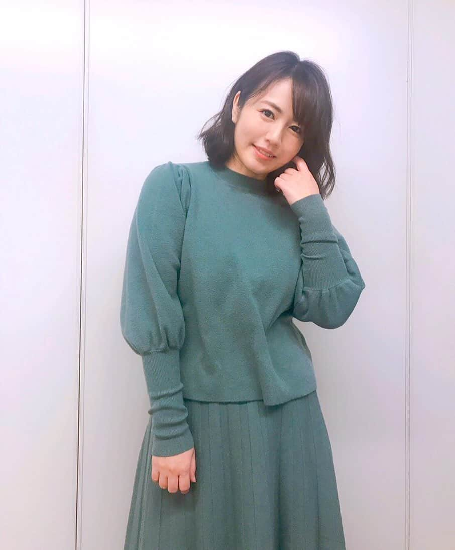 磯山さやかさんのインスタグラム写真 - (磯山さやかInstagram)「@nostalgia_jp さんのセットアップ ダウンタウンDXでの私服紹介でも色違いを着てました！  スタイリスト @hiruichika ちゃんが コラボしたものです♡ Sサイズさん、身長が小さめの人でも バランス良く見えるように考えて作られてます。もちろん高い人もOK。 ありがたーい！」1月13日 21時48分 - sayakaisoyama