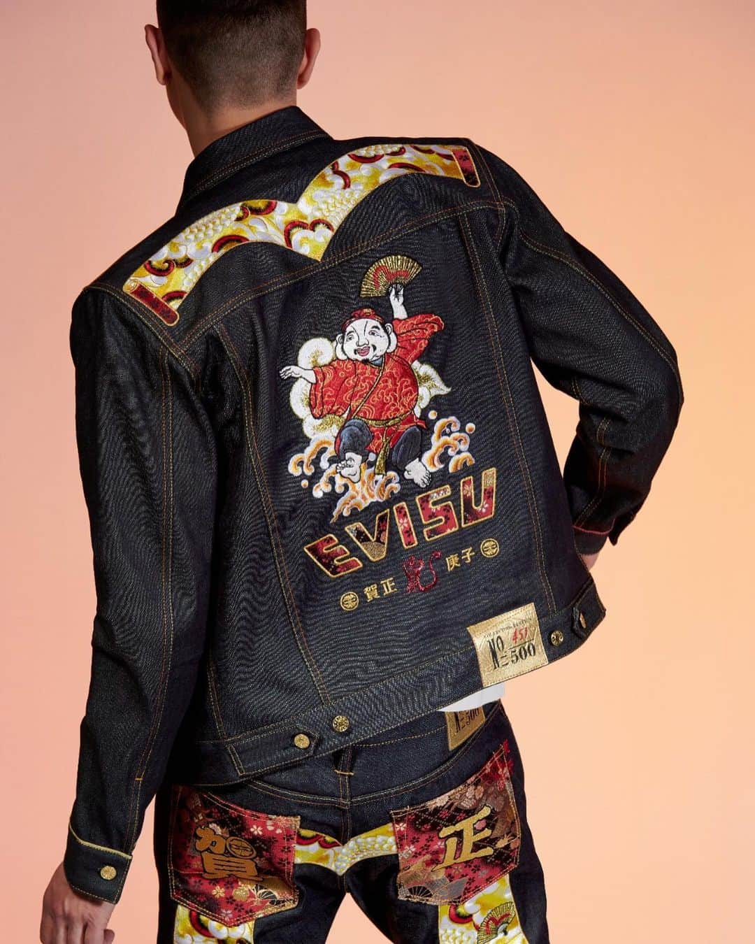エヴィスジーンズさんのインスタグラム写真 - (エヴィスジーンズInstagram)「Usher in the Year of the Rat with our Collectors’ Edition jeans and denim jacket. In a limited quantity of 500 sets, pre-order yours NOW.  #evisu #chinesenewyear #hny #cny #2020 #yearoftherat」1月13日 21時50分 - evisu1991