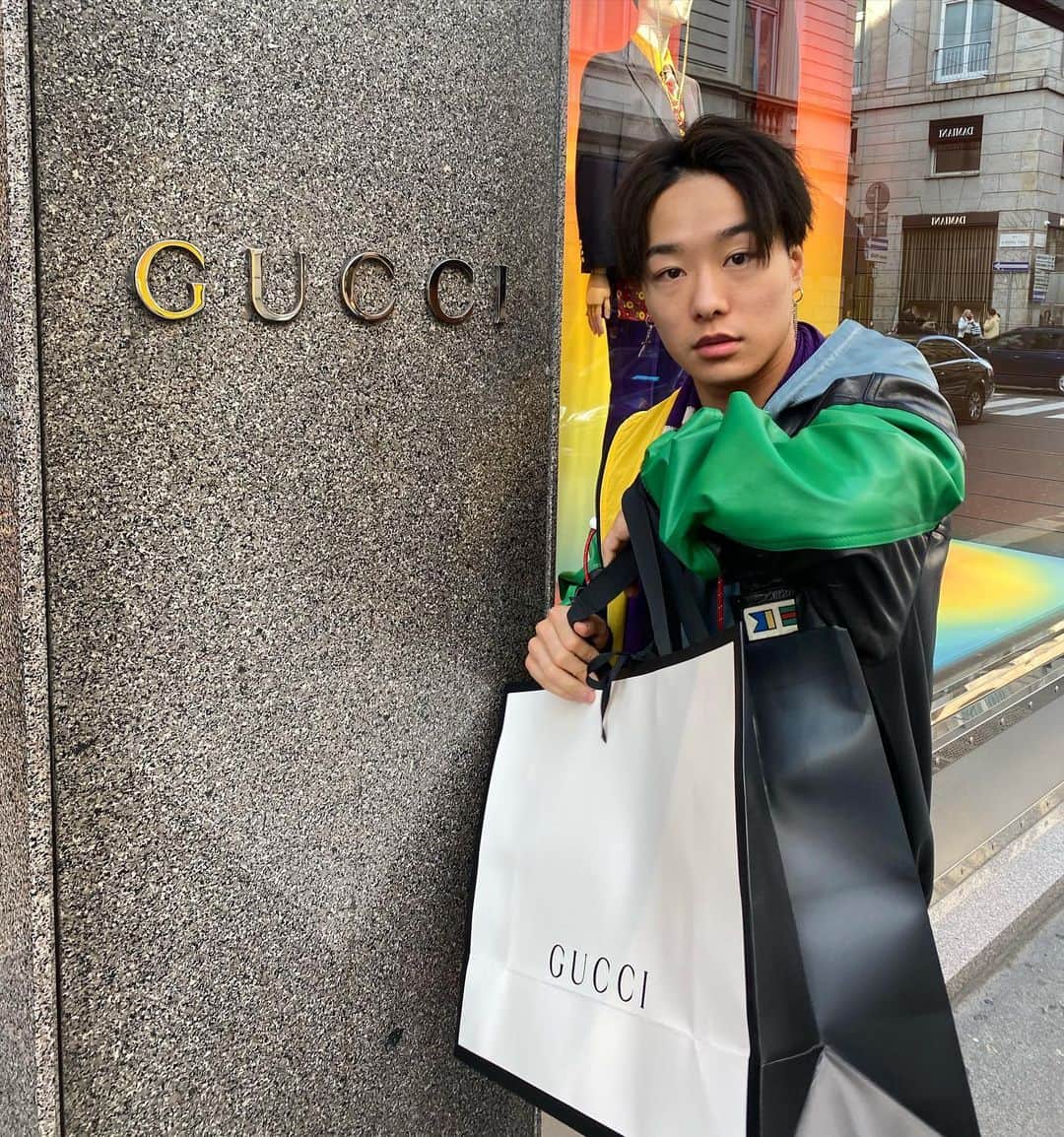 ZENさんのインスタグラム写真 - (ZENInstagram)「💦﻿ ﻿ Flew out from BKK for a few days.﻿ Guess where I am now ???﻿ ﻿ #どこにいるでしょう、﻿ ﻿ #gucci @gucci」1月13日 21時54分 - zen_pk_official