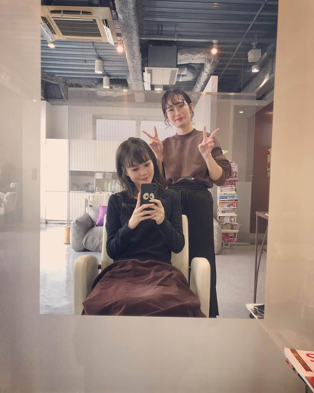 ほのかさんのインスタグラム写真 - (ほのかInstagram)「. . ヘアメンテ💇‍♀️ Thankyou @ryo_ko2477 さん💞 . . 美容院TAXIの皆様今年もお世話になります！ 宜しくお願いしまーす🥰 . .  #ヘアメイク #美容室taxi #心斎橋 #salon #カラーリング #カラー #ryokoさんヘアメイク #前髪 #巻き髪 #モデル事務所 #rottenmeier_model #model #モデル #instapic #likes #ロッテンマイヤーほのか」1月13日 21時57分 - rotten_honoka