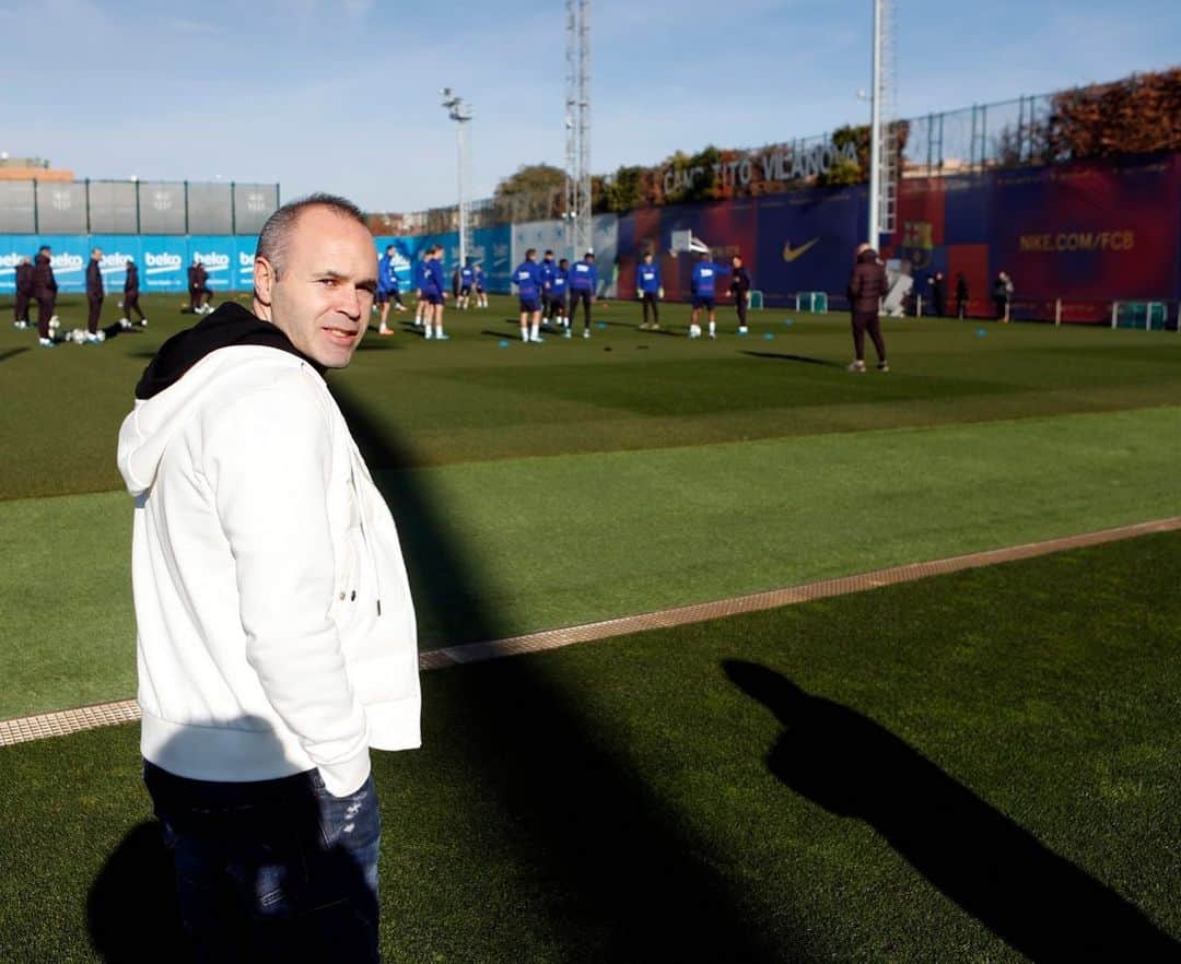 アンドレス・イニエスタさんのインスタグラム写真 - (アンドレス・イニエスタInstagram)「Siempre es una alegría volver a casa 🔴🔵 @fcbarcelona #SiempreBarça」1月13日 22時08分 - andresiniesta8