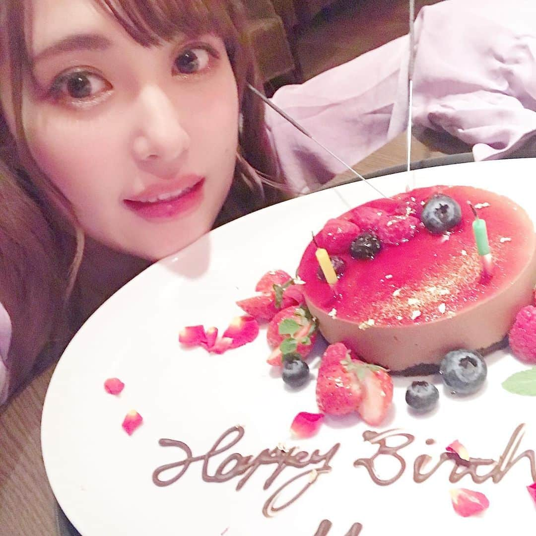 黒崎真音さんのインスタグラム写真 - (黒崎真音Instagram)「アコースティックライブでした . 誕生日に歌える幸せ . みんながいてくれる幸せ . 笑顔だらけな一日でした！ . 明日も明後日もあなたが笑ってますように . 心から感謝 . #真音爆誕祭 #アコステ」1月13日 22時05分 - maonkurosaki922