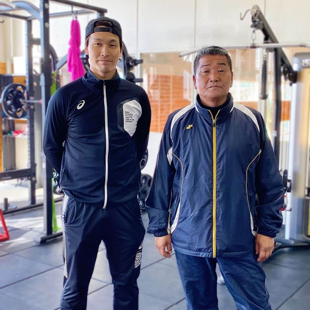 武田翔太のインスタグラム：「母校の後輩達の為にトレーニング機材など寄付しに母校まで行ってきました🔥 甲子園目指して元気いっぱい頑張ってくれると嬉しいですね👍 #宮崎日大高校 #頑張れ👍」