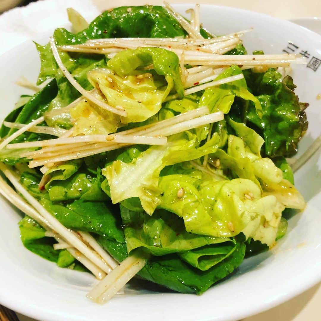 武井壮さんのインスタグラム写真 - (武井壮Instagram)「サラダ食うか オレが野菜を欲しがるのは 笑点観た後と 月とあたしと冷蔵庫聴いた後と 切ない夜だけや」1月13日 22時35分 - sosotakei