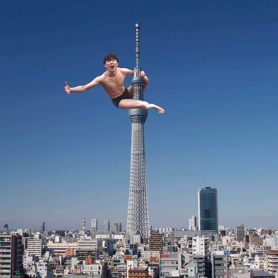 森祐介さんのインスタグラム写真 - (森祐介Instagram)「今年はスカイツリーに行ってみたい！ I want to go to the sky tree. . 成人の皆さま、おめでとうございます㊗️社会に出るとめんどくさいことだらけですけど意外と楽しいし、なんだかんだ冒険しても何とかなりますから、やりたいようにやるのが吉！私はスカイツリーから見守っていますよ。 #スカイツリー  #登りたい #裸で」1月13日 22時32分 - morisuke_08