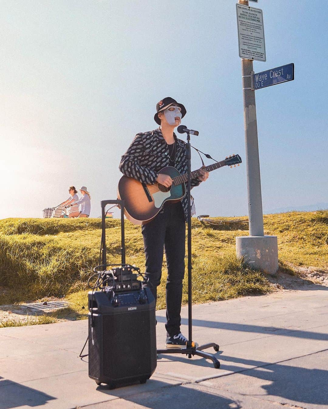 レイ さんのインスタグラム写真 - (レイ Instagram)「This was my first time doing a street performance. It was not easy, but if you don't take risks you'll never know what you can achieve! #venicebeach」1月13日 22時33分 - layzhang