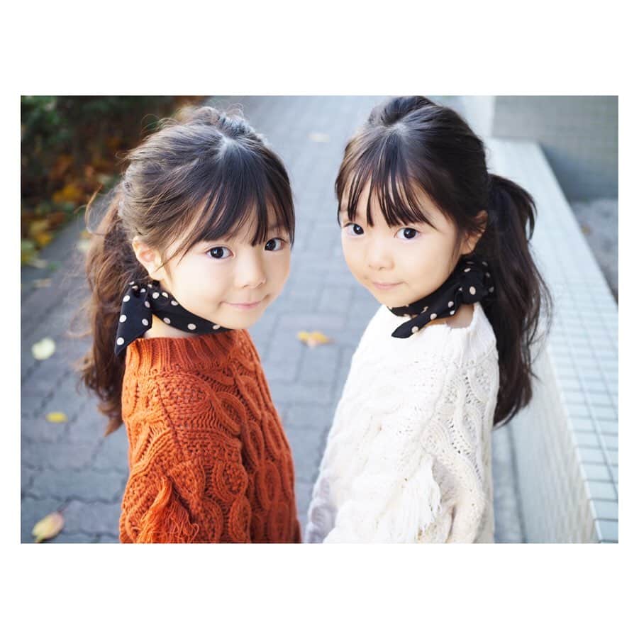 Yukiさんのインスタグラム写真 - (YukiInstagram)「今日は成人の日ですね✨  新成人の皆様　 おめでとうございます✨  20歳になったときの三姉妹をまだまだ想像できないけれど、  今年は長女の1/2成人式もあり、 あっという間に過ぎていくのかな👀✨ 改めて三姉妹と一緒に過ごす時間を大切にしていきたいです🥰💕 ドットのスカーフは @315_kids  であやちゃんのセンスもだいすきすぎる❤︎ そして、おしゃれで可愛いお洋服がいっぱい♡今日から発売のものもあるのでぜひ見てみて下さい❤︎」1月13日 22時43分 - yukikuu96
