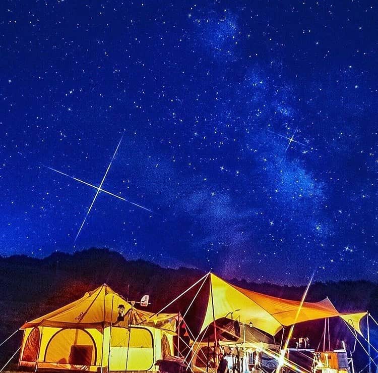 hinata_outdoorさんのインスタグラム写真 - (hinata_outdoorInstagram)「@shibawanko0220さんのpic✨ 満天の星空の下で輝くタケノコテント✨ 絶景が味わえるのもキャンプの醍醐味☺️ ⠀⠀⠀⠀ ～タケノコdeキャンプ～⠀ 今週はDODのタケノコテントが写った素敵な1枚をご紹介していきます。 ⠀ ⠀⠀⠀⠀⠀ ⠀⠀⠀﻿⠀⠀⠀⠀⠀⠀ 🌳🌲🍁🌳🌲🍁🌳🌲🌳🌲🍁🌳🌳﻿⠀⠀⠀⠀ ﻿⠀⠀⠀⠀ #hinataoutdoor を付けて⠀⠀⠀ アウトドアシーンを投稿してください😊⠀ 素敵な投稿はリポストさせていただきます！ ⠀⠀⠀⠀﻿⠀⠀⠀⠀ 🍁🌲🌳🌲🍁🌲🌳🌲🌳🍁🌲🌳🌳 ⠀﻿⠀⠀⠀⠀⠀⠀ ⠀⠀⠀⠀⠀⠀⠀⠀⠀⠀⠀⠀﻿⠀⠀⠀⠀⠀⠀ 🚙キャンプや山登りのアウトドア情報はプロフィールのURLから ➡ @hinata_outdoor⠀⠀⠀⠀⠀⠀⠀⠀⠀⠀⠀⠀﻿⠀⠀⠀⠀⠀⠀ ⠀⠀⠀⠀⠀⠀⠀⠀⠀⠀⠀⠀﻿⠀⠀⠀⠀⠀⠀ 🍖美味しそうなキャンプ料理の写真は➡️⠀⠀⠀⠀⠀⠀⠀⠀⠀⠀⠀⠀﻿⠀⠀⠀⠀⠀⠀ @hinata_gohan⠀⠀⠀⠀⠀⠀⠀⠀⠀⠀⠀⠀⠀⠀⠀⠀﻿⠀⠀⠀⠀⠀⠀ ⠀⠀⠀⠀⠀⠀⠀⠀⠀⠀﻿⠀⠀⠀⠀⠀⠀ #キャンプ #アウトドア #キャンプギア #アウトドアギア #キャンプ道具 #キャンプ場 #キャンプインテリア #キャンプ部 #ファミキャン #キャンプ初心者 #キャンプ収納 #キャンプ女子 #タケノコテント #DOD #ファミリーキャンプ #グループキャンプ #グルキャン  #camp #outdoor  #冬キャンプ #キッチンテーブル #ストーブ #キャンプテーブル #星空」1月13日 22時53分 - hinata_outdoor
