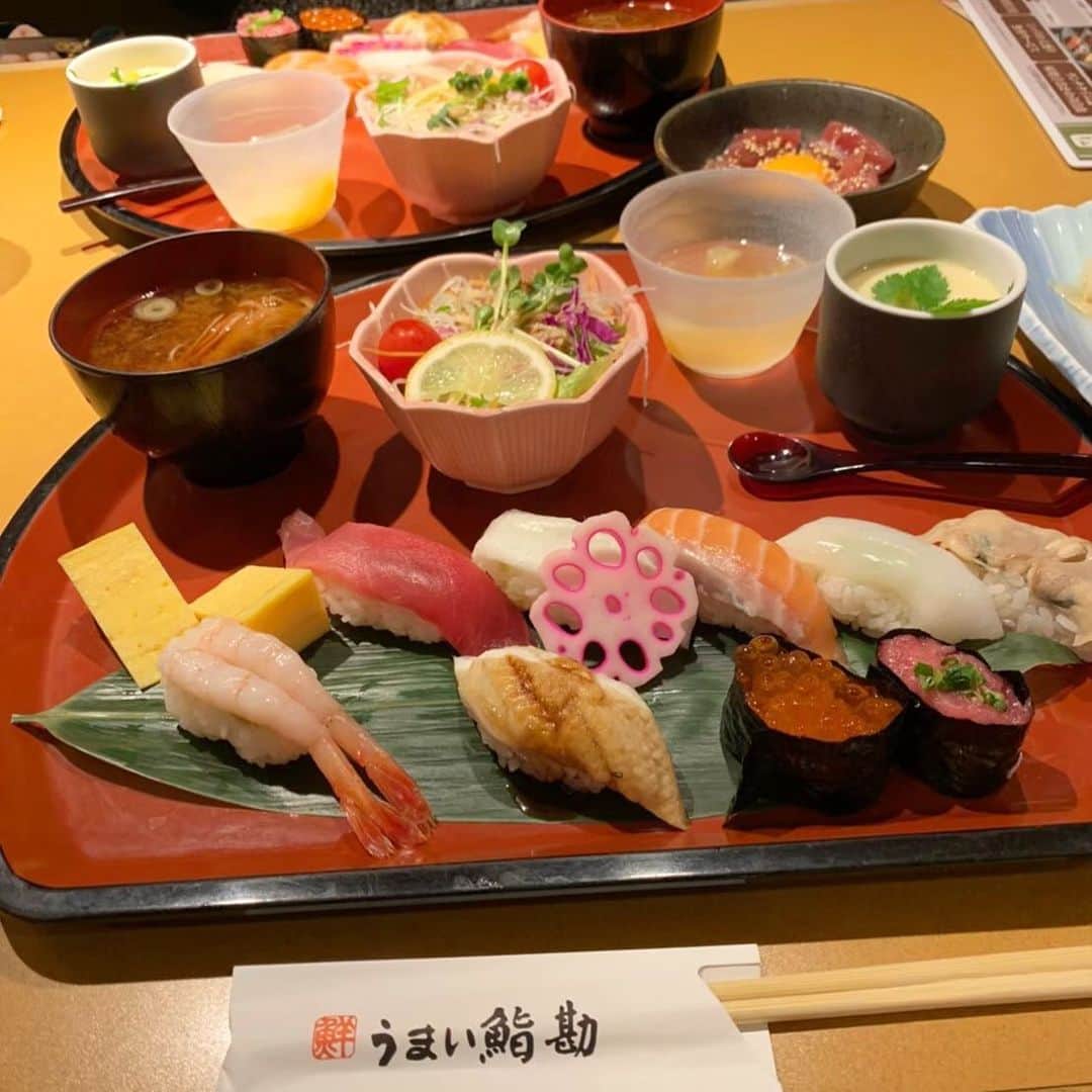 城田夏奈のインスタグラム：「. . .  お寿司ランチ🍣🍣🍣 好きな食べ物は？　お寿司！💕 #ランチ」