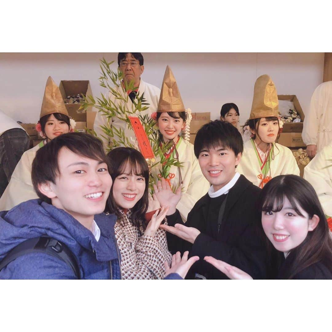 越智萌日さんのインスタグラム写真 - (越智萌日Instagram)「今宮戎神社十日えびすのご奉仕が終了しました🎋✨ . 「今年1年は君のお陰で幸福だ！ありがとう！」「私、将来福娘になりたいんです。お姉さんは私の憧れです！」 参拝者の方々からの温かいお言葉がたくさん胸に残っています💐 福を授ける福娘、のはずが、様々な方々から福をいただくことができた3日間でした🥺✨ . 大変なこともたくさんあったけど、福娘の仲間、アシスタントの方々、神社の方々、着付けをしてくださったうめ子屋さんのスタッフの方々、家族や友人の支えのおかげでやり遂げることができました🎀 本当にたくさんの感謝の気持ちでいっぱいです💕 . 大学のソウルメイトも来てくれた😭💕みんなありがとう😍 . カメラマンさん、たくさん素敵なお写真いただき本当に嬉しいです✨ありがとうございます🥺❣️ . 宝恵駕行列はまた別の投稿で🤭💚 . . . #今宮戎　#十日戎　#十日えびす　#今宮戎福娘　#今宮戎神社福娘　#今宮戎神社福娘代表　#福娘代表　#福娘　#えべっさん #今宮戎神社」1月13日 22時57分 - moeka19990201