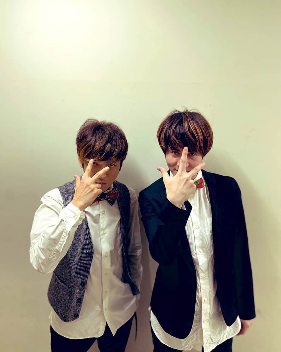 長島涼平のインスタグラム：「リョヘケル。  #夜の本気ダンス #thetelephones #振替公演 #インフルエンザ #気をつけて #マイケルポーズ #仙台 #ありがとう」