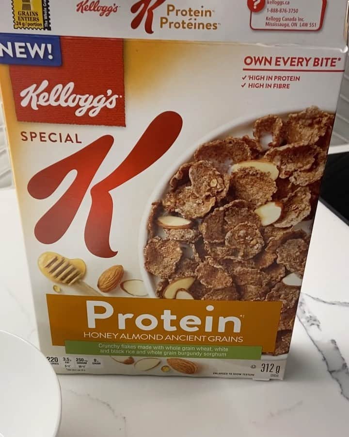 メリッサ・ビショップのインスタグラム：「It’s a new year and the perfect opportunity to start strong. #ad My biggest advice for anyone focusing on their health and fitness? Start your day with a nutritious breakfast. No surprises here, @specialk_ca is my go-to! It provides a source of energy that helps me get a little bit more out of my morning workout. Bring it on, 2020. #OwnIt #StartStrongRoutine」