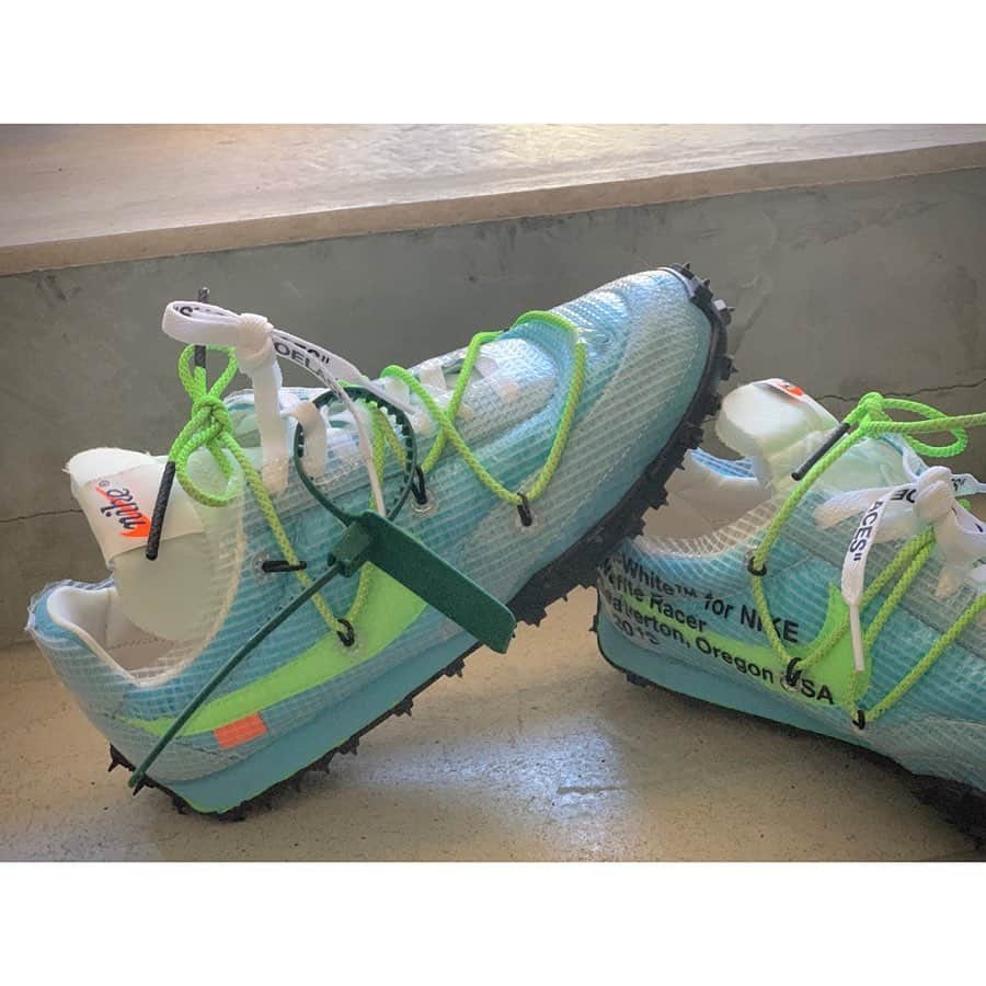 土井地恵理子さんのインスタグラム写真 - (土井地恵理子Instagram)「・ Nike × Off White ・ 日本ではめずらしいこれ 台湾ではいろんなところで発見。 これは買うしかない✨ ・ スパイクタイプは初めてだったけど 最高に履きやすくて 最近はすっかりこればっか。 ・ ・ #offwhitenike #nike #offwhite  #taiwan #台湾」1月14日 8時33分 - ericodoiji