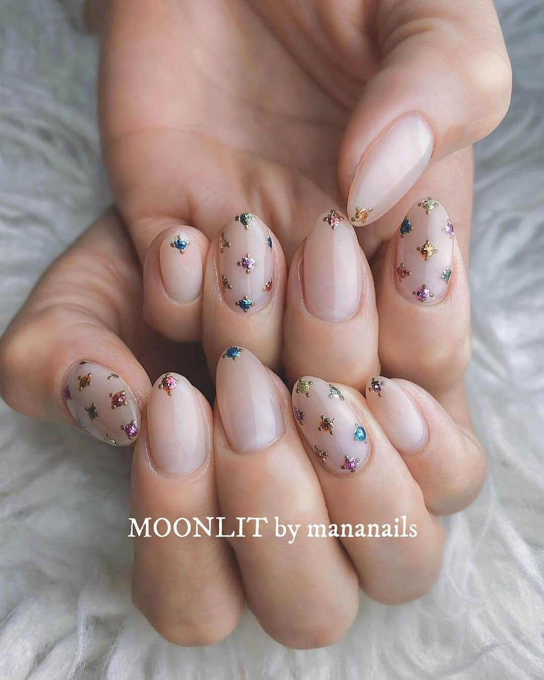 mananailsさんのインスタグラム写真 - (mananailsInstagram)「All gel stones🍬🍬🍬 No parts🙅🏽‍♀️ All handpainted✍🏽 ストーンじゃないからフラット🤍 ㅤ ☾120min design」1月14日 8時57分 - mananails