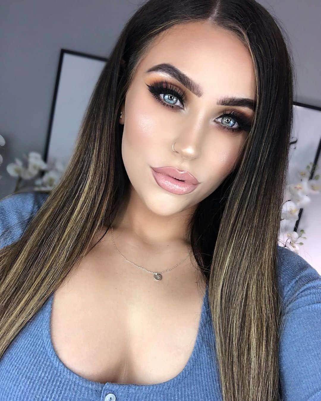 Too Facedさんのインスタグラム写真 - (Too FacedInstagram)「Stunning @makeupby_elliee gets her flawless finish with our Born This Way Foundation in shade Warm Nude! 🤩 #regram #tfbornthisway #toofaced」1月14日 9時00分 - toofaced