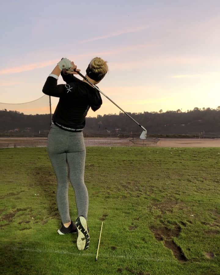 アリサ・ディオミンのインスタグラム：「Sweet spot 🤪🍬🍭」