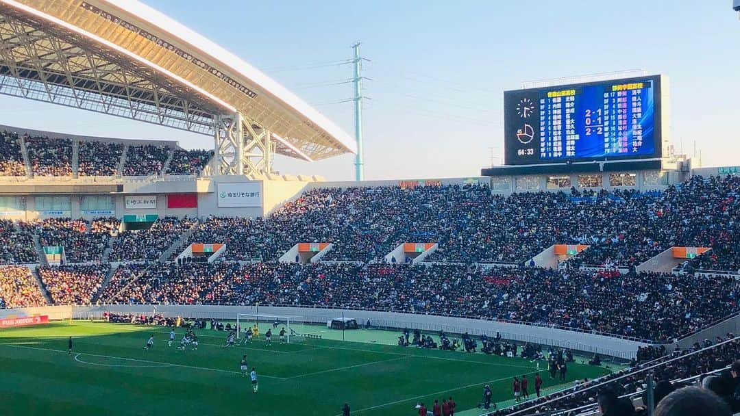 佐藤由季さんのインスタグラム写真 - (佐藤由季Instagram)「高校サッカー 決勝戦⚽️ 前のめりな気持ちのぶつかり合い！ 絶対に勝ちたいんだ！ プレーからはもちろん、 応援からも感じられました🔥 だからこそ、56025人もの皆さんも 無我夢中になれる…🥺✨ 喜びと悔しさ、純粋な青春、 生の感動のドラマを目の前に 目頭が熱くなりました😭 静岡学園の皆さん、 24大会ぶりの優勝おめでとうございます🏆 そして、青森山田の皆さんも最高の戦いを 本当にありがとうございました！！ お互いに泣き崩れていた姿は・・・ 私の心にも一生残ります🥺 熱い気持ちの続きはブログにて…🙋‍♀️ #高校サッカー  #決勝戦  #埼玉スタジアム  #現地観戦  #静岡学園  #優勝  #おめでとうございます  #青森山田  #ありがとうございました  #最高の戦い  #無我夢中  #喜び  #悔しさ  #ドラマ  #感動  #青春  #余韻に浸る  #これだからスポーツが好き  #フリーアナウンサー  #佐藤由季  #語りきれないので  #続きはブログにて パターン（笑）」1月14日 9時25分 - yukisato0710