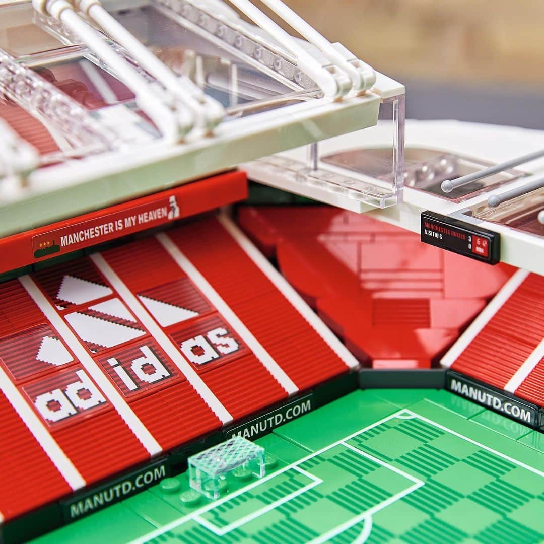 HYPEBEASTさんのインスタグラム写真 - (HYPEBEASTInstagram)「@hypekids: @lego is celebrating the 110th anniversary of @manchesterunited's Old Trafford Stadium with its own 3,898-piece model. Hit the link in bio for full details on the set. LEGO VIPs will be able to purchase on January 16 from LEGO stores and LEGO’s website. The general release of the set launches on February 1. #BuildUnited #LEGO #ManchesterUnited⁠⠀ Photo: LEGO」1月14日 9時39分 - hypebeast