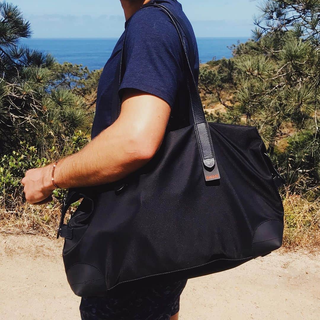 スイムズのインスタグラム：「Need a carry all? This is your travel must-have. Sling it on your shoulder and get going. #menswear #mensaccessories  #travelbag #swims」