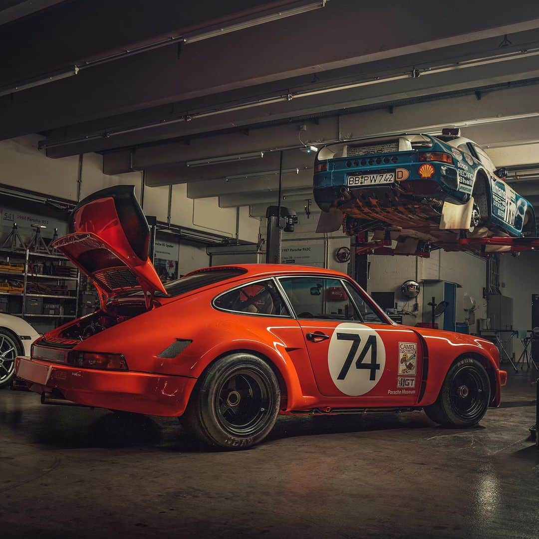 Porscheさんのインスタグラム写真 - (PorscheInstagram)「For just over seven years, decades of Porsche history has been preserved at this storage facility of the @porsche.museum. A true working collection, 20% of the cars are registered and ready to go - @thespeedhunters recently had the chance to discover these hidden gems.⁣⁣ ⁣⁣ (📸: @mark_scenemedia) #Porsche #PorscheMuseum」1月14日 1時37分 - porsche