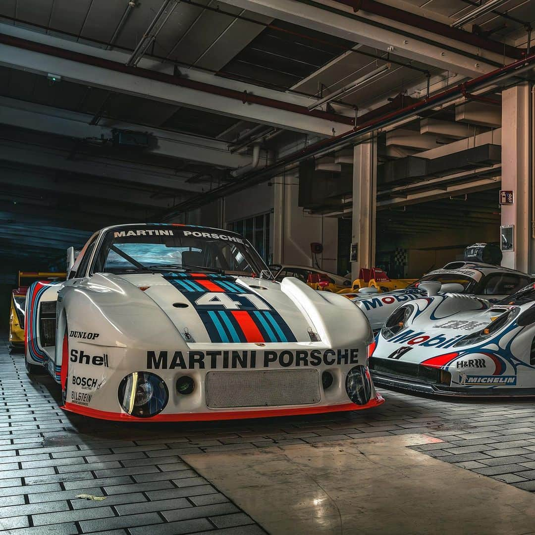 Porscheさんのインスタグラム写真 - (PorscheInstagram)「For just over seven years, decades of Porsche history has been preserved at this storage facility of the @porsche.museum. A true working collection, 20% of the cars are registered and ready to go - @thespeedhunters recently had the chance to discover these hidden gems.⁣⁣ ⁣⁣ (📸: @mark_scenemedia) #Porsche #PorscheMuseum」1月14日 1時37分 - porsche