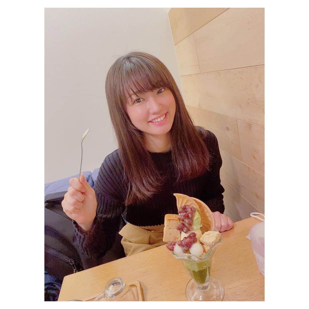一木千洋のインスタグラム：「祝日に混んでる駅でばったり妹に遭遇したよ！﻿ まさか会うと思ってなかったからお互いびっくりしちゃった🤣﻿ ﻿ 帰るところだったのに妹は買い物とお茶に付き合ってくれたのよ✨﻿ ﻿ パフェはあんまり食べないんだけど、﻿ 「抹茶のパフェなら甘すぎずいける気がする！」﻿ と食べてみました🍽﻿ おいしかったよー！﻿ ﻿ ﻿ 2020年はもっとInstagram更新したいな、と思います！﻿ ﻿ #日常 #声優 #一木千洋 #カフェ #和スイーツ」