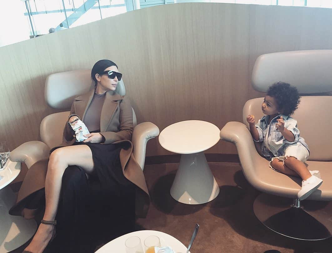 キム・カーダシアンさんのインスタグラム写真 - (キム・カーダシアンInstagram)「Baby North & me traveling」1月14日 2時12分 - kimkardashian