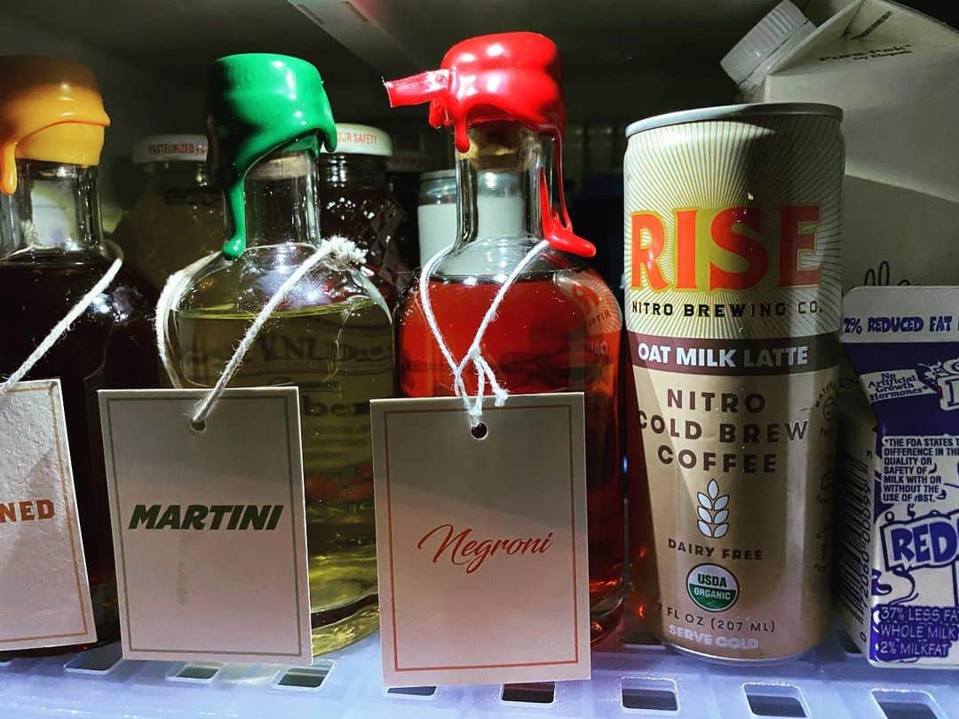 ダニー・マスターソンのインスタグラム：「Soho house beverage fridge on point. @risebrewingco the best.」