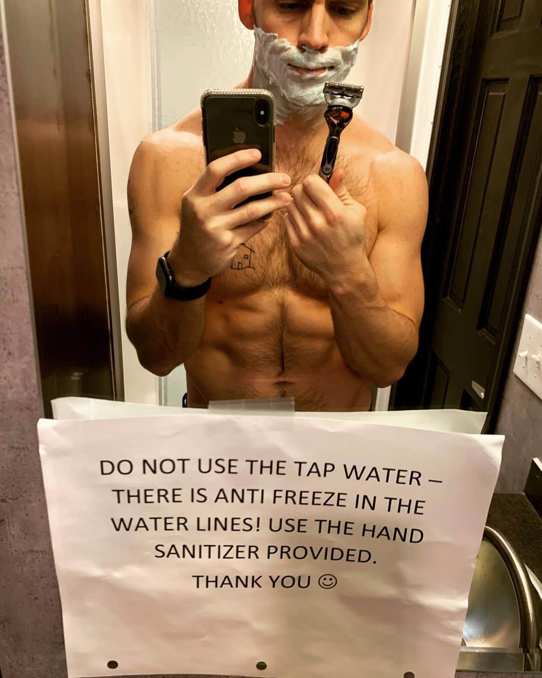 サム・クラフリンのインスタグラム：「Shit.」