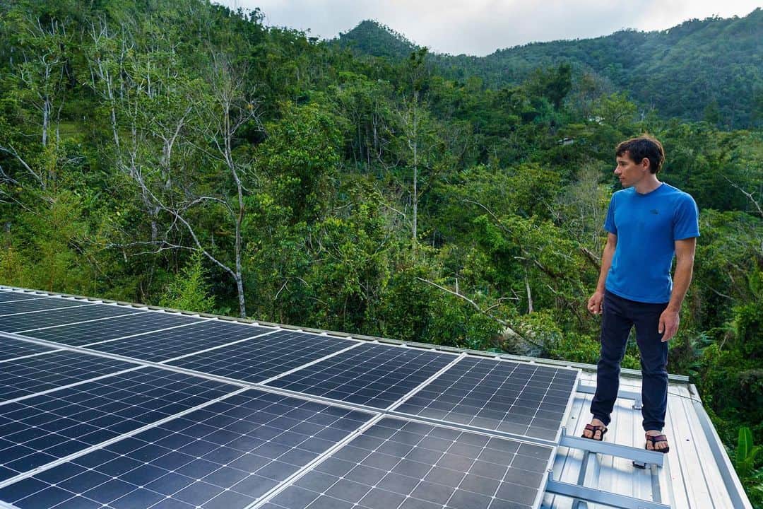 アレックス・オノルドのインスタグラム：「The @honnoldfoundation is holding its first open call for grant applications! We’re looking for any solar energy organizations or initiatives  anywhere in the world who are using solar to reduce environmental impact and improve human lives. Use the link in my bio for the applications, which is open until Feb 7th.  This is a @ben_moon pic of me on a current HF project in Puerto Rico - for the last 5years or so we’ve mostly met and funded our projects through word of mouth or random chance. It’s exciting that we’re finally at a place where we can open up to new ideas. I’m excited to see potential new projects. Link in bio!」