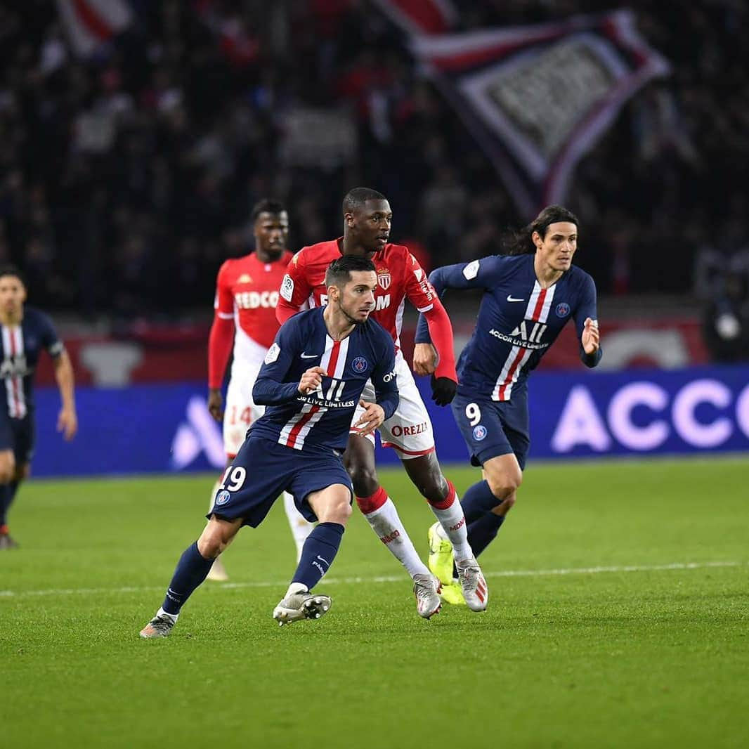 パブロ・サラビアさんのインスタグラム写真 - (パブロ・サラビアInstagram)「🇫🇷 Match intense au Parc des Princes hier, mercredi on va tout faire pour décrocher la victoire. . 🇪🇸 Partido muy competido en el Parque de los Principes, el miercoles  lucharemos por traernos la victoria. .  #psg #icicestparis #allezparis #ligue1conforama #ps19」1月14日 3時12分 - pablosarabia92