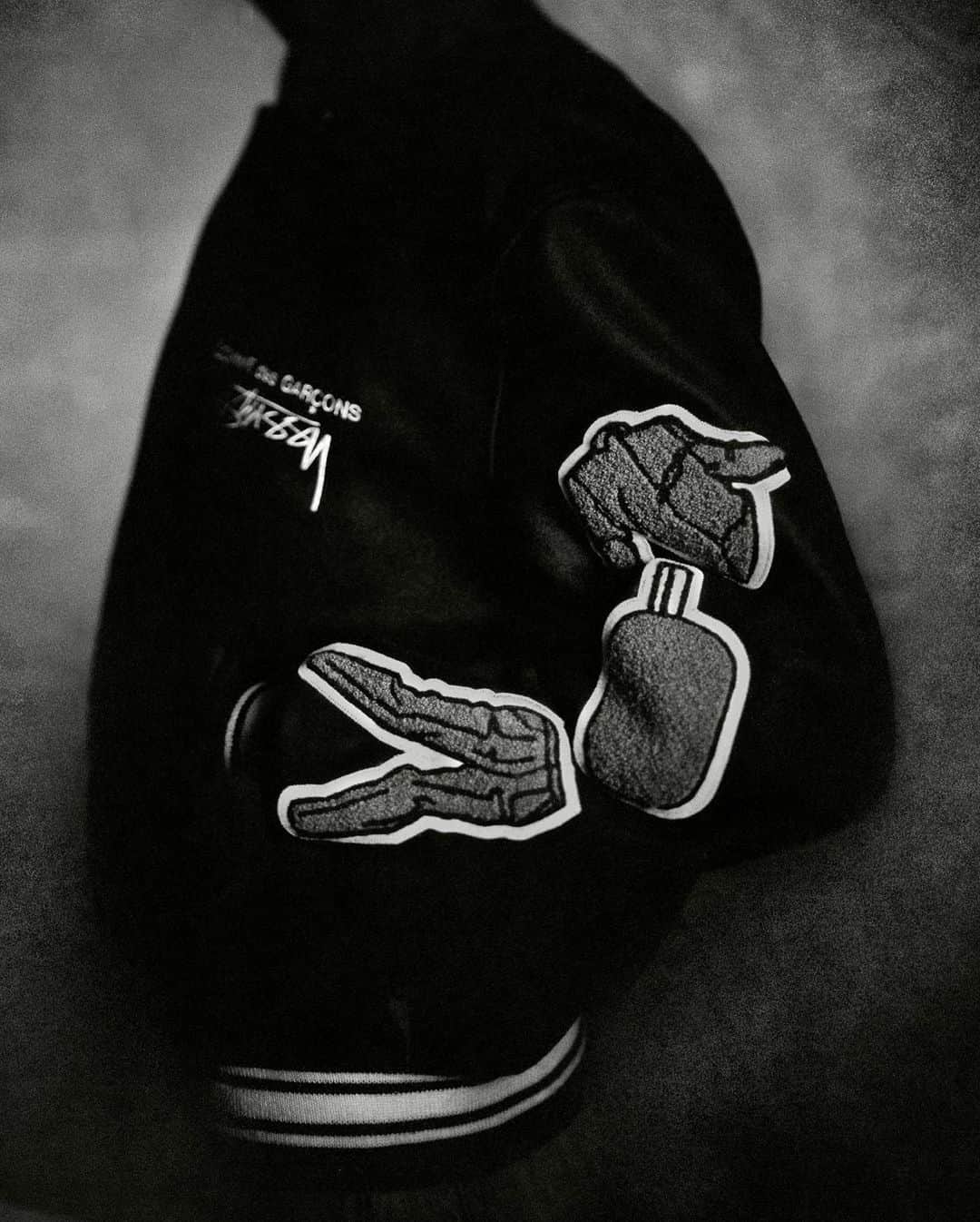 Stüssyさんのインスタグラム写真 - (StüssyInstagram)「Stüssy & COMME des GARÇONS Varsity Jacket is available at Stüssy Chapter Stores, all Dover Street Market locations, CDG brand stores, cdgcdgcdg.com and stussy.com on Wednesday, January 15th at 10am PST. 📸 @marklebon7」1月14日 3時23分 - stussy