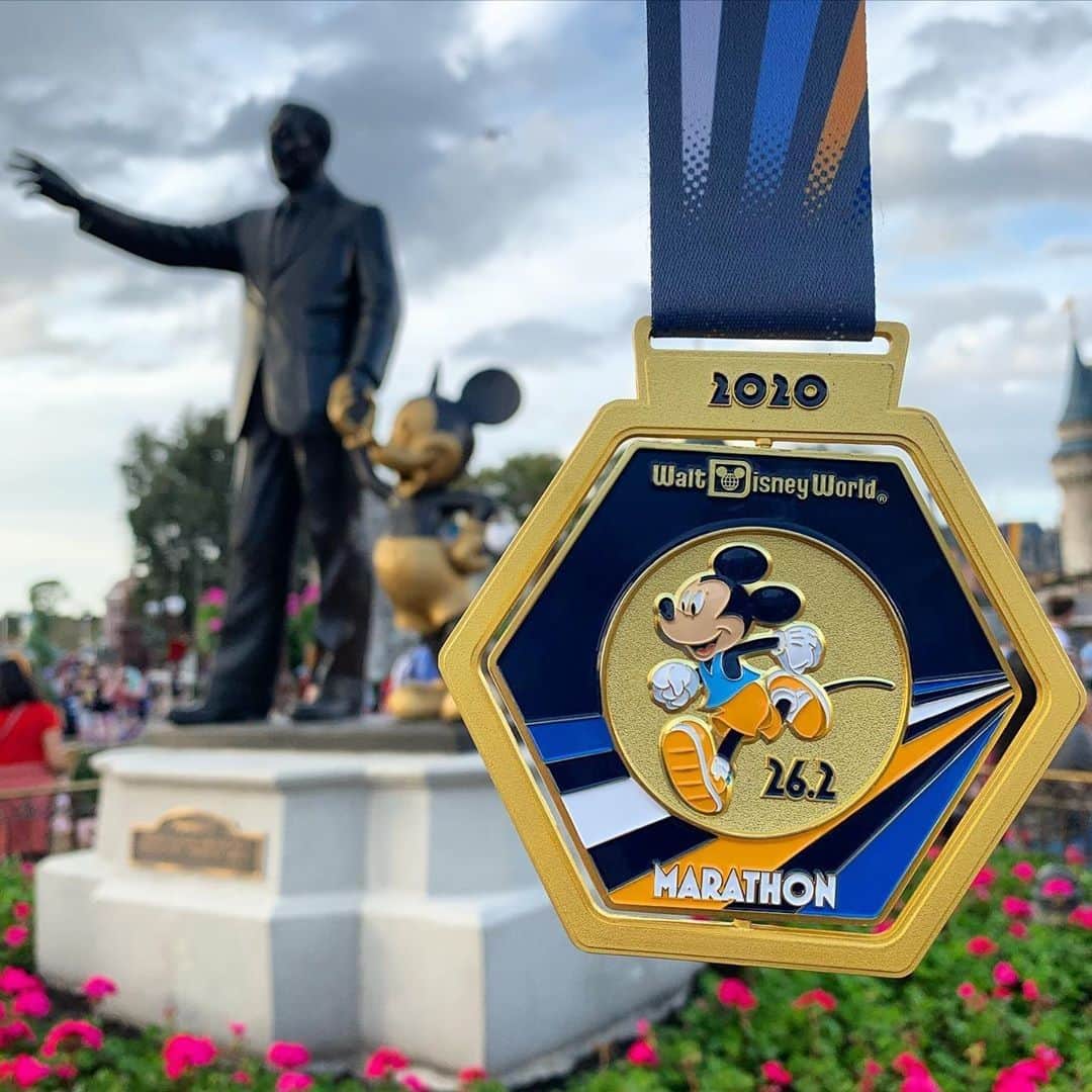 Walt Disney Worldのインスタグラム：「Miles and miles of magic! Congrats to all of our #WaltDisneyWorld Marathon Weekend runners. 👏🏃🏅#runDisney #WDWMarathon (📷: @duffysdisneyadventures)」