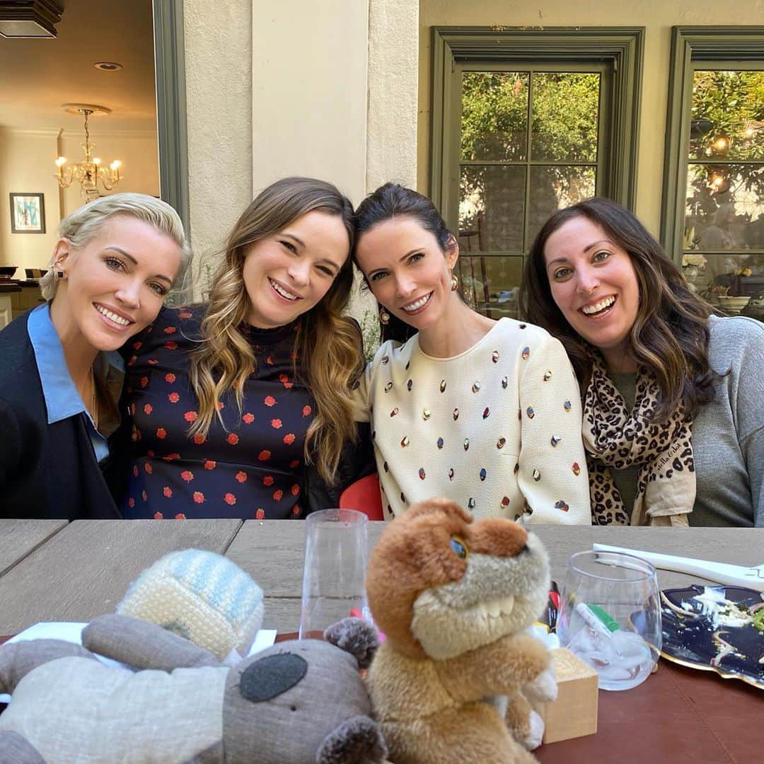 ビッツィー・トゥロックのインスタグラム：「Loved celebrating mama-to-be @dpanabaker yesterday at her baby shower 💓」