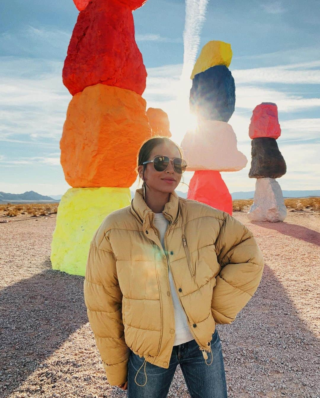 ジュリー・サリニャーナさんのインスタグラム写真 - (ジュリー・サリニャーナInstagram)「On our way to Vegas but first... 🌈  #sevenmagicmountains」1月14日 4時05分 - sincerelyjules