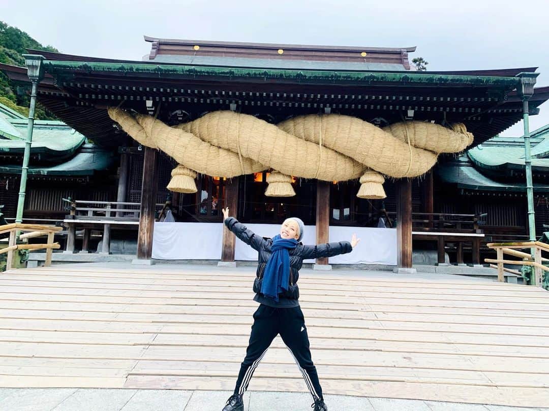 越野翔子さんのインスタグラム写真 - (越野翔子Instagram)「宮地嶽神社さん、 ありがとうございます(◍•ᴗ•◍) 御加護がありますように。 ・ #宮地嶽神社 #神社仏閣 #しめ縄 #感謝 #福岡 #旅スタグラム」1月14日 10時09分 - syoko.koshino