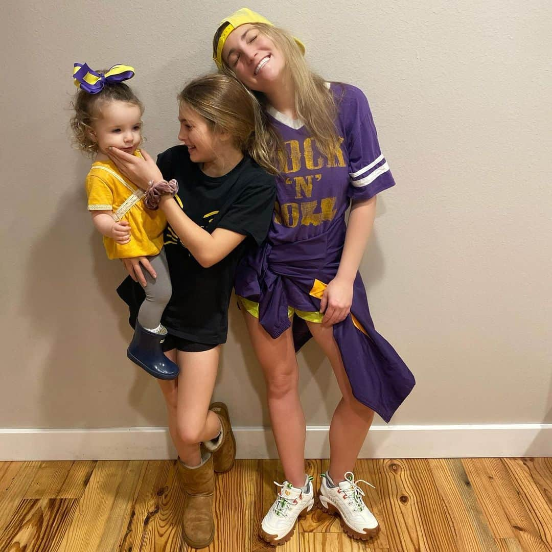 ジェイミー・リン・スピアーズさんのインスタグラム写真 - (ジェイミー・リン・スピアーズInstagram)「We may not be there to watch #LSU in Louisiana tonight, but rest assured, we will be wearing our purple & gold to cheer them on from a far💛🐅💜. #NationalChampionship2020 #LSU #Louisiana #GeauxTigers」1月14日 10時13分 - jamielynnspears