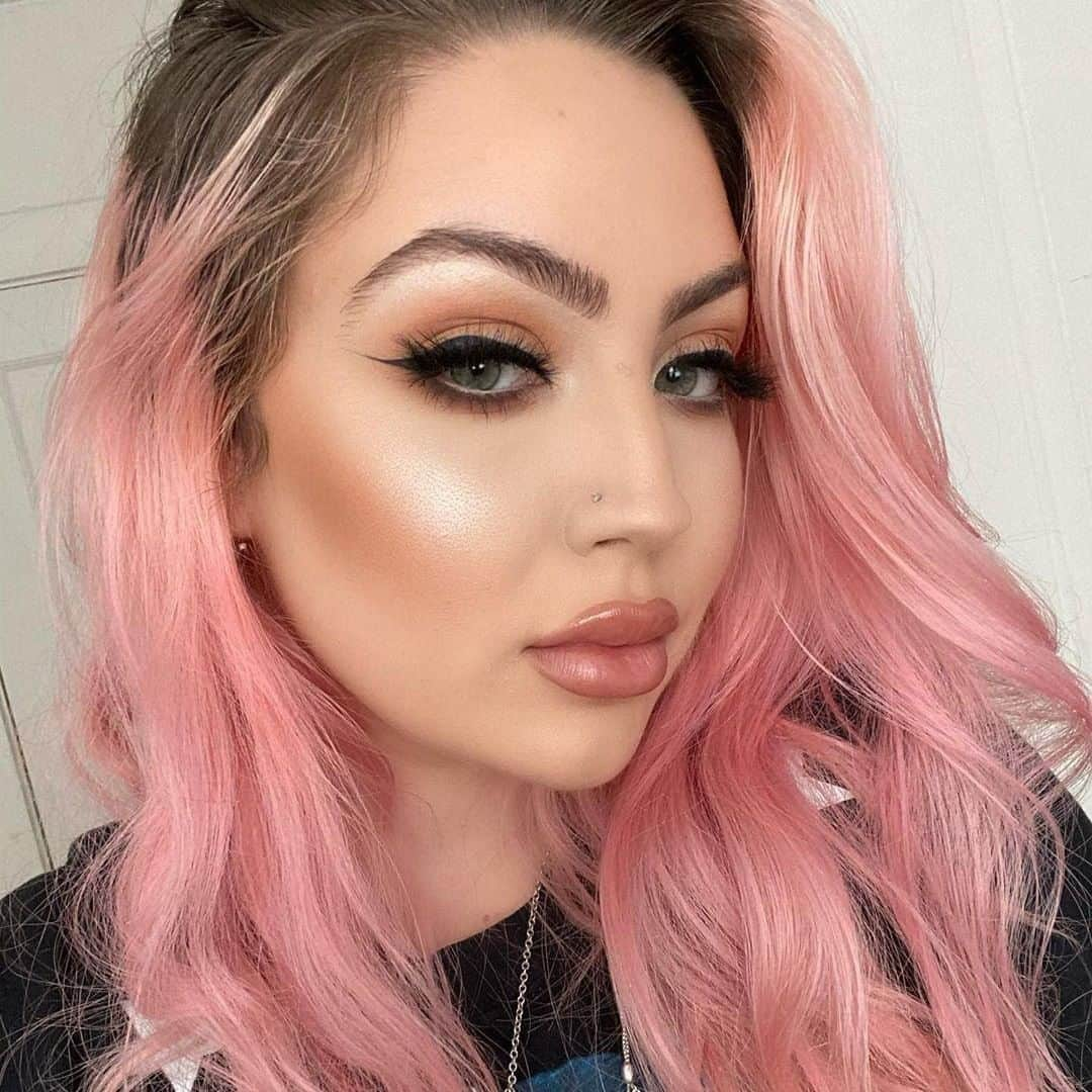 NYX Cosmeticsさんのインスタグラム写真 - (NYX CosmeticsInstagram)「Obsessing over this soft glam by #NYXProfessionalMakeup PRO Artist @autumn.nicole.artistry 🔥💕 Ft. here is our #BareWithMe Cannabis Sativa Seed Oil Radiant Primer + #BornToGlow Radiant Concealer + #HighGlass Finishing Powder in 'Light' + California Beamin' Face & Body Bronzer + #ModernDreamer Shadow Palette ✨ || #nyxcosmetics #nyxprofessionalmakeup #crueltyfreebeauty」1月14日 5時00分 - nyxcosmetics