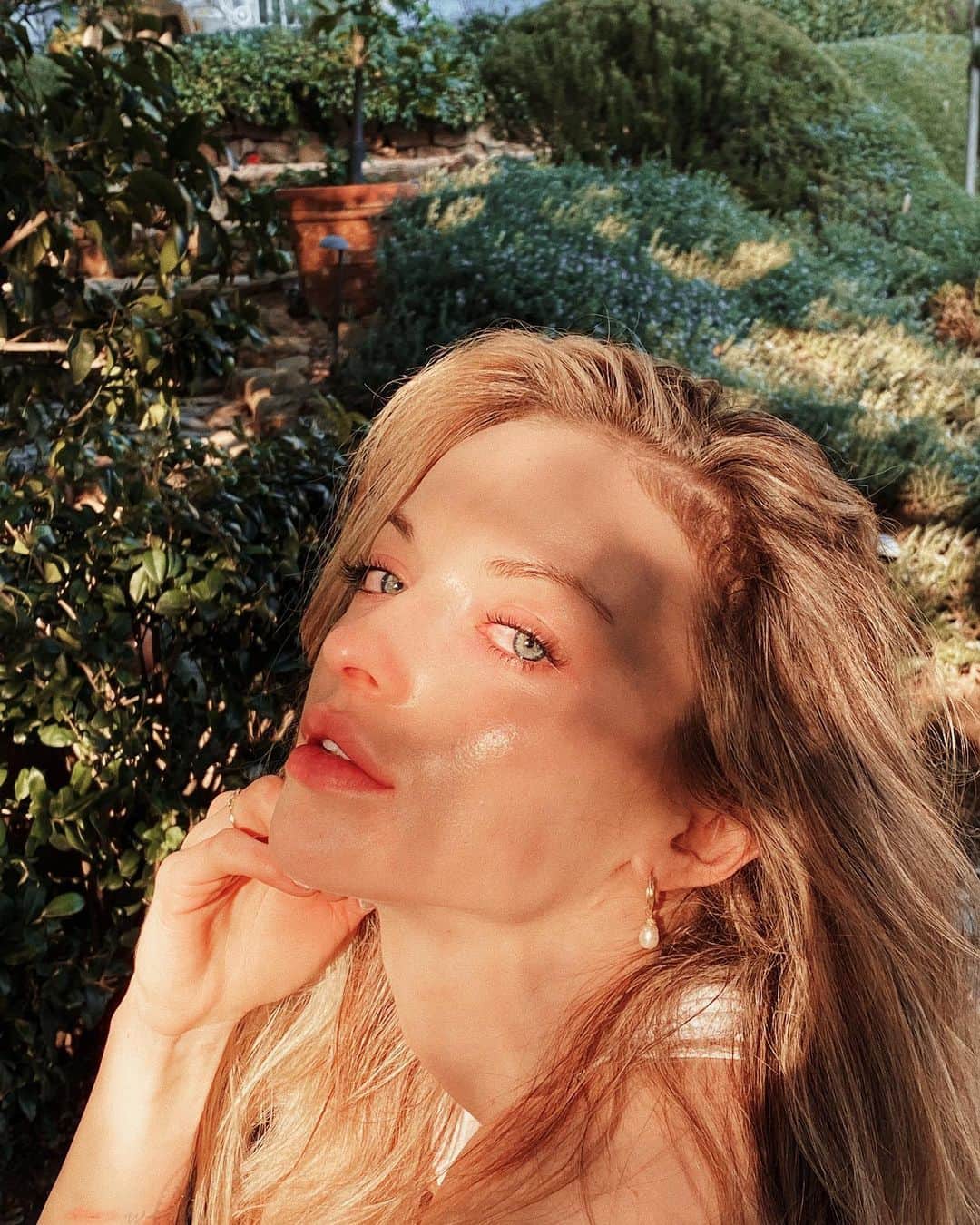 フランチェスカのインスタグラム：「Finding some light」