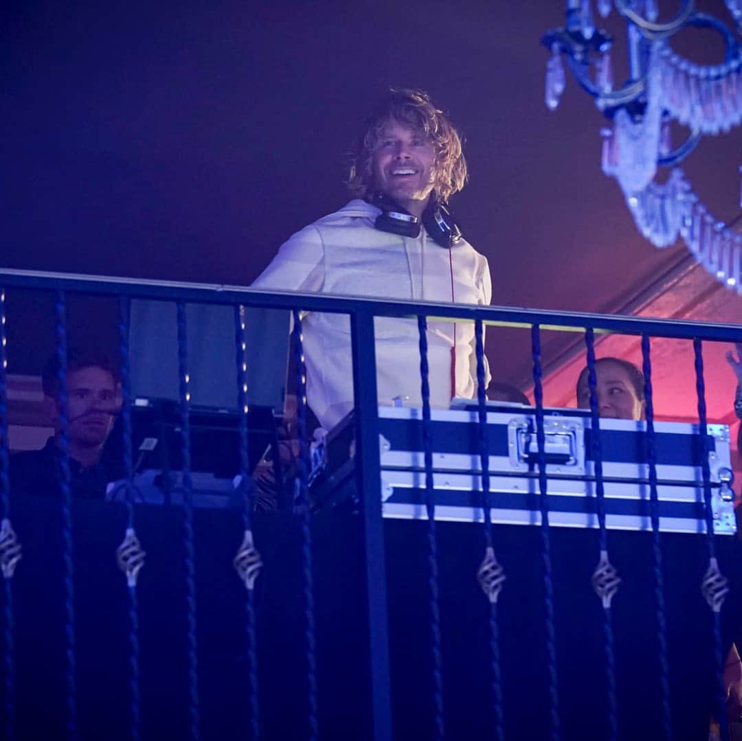 エリック・クリスチャン・オルセンのインスタグラム：「This guy, just excited to be invited to the party.」