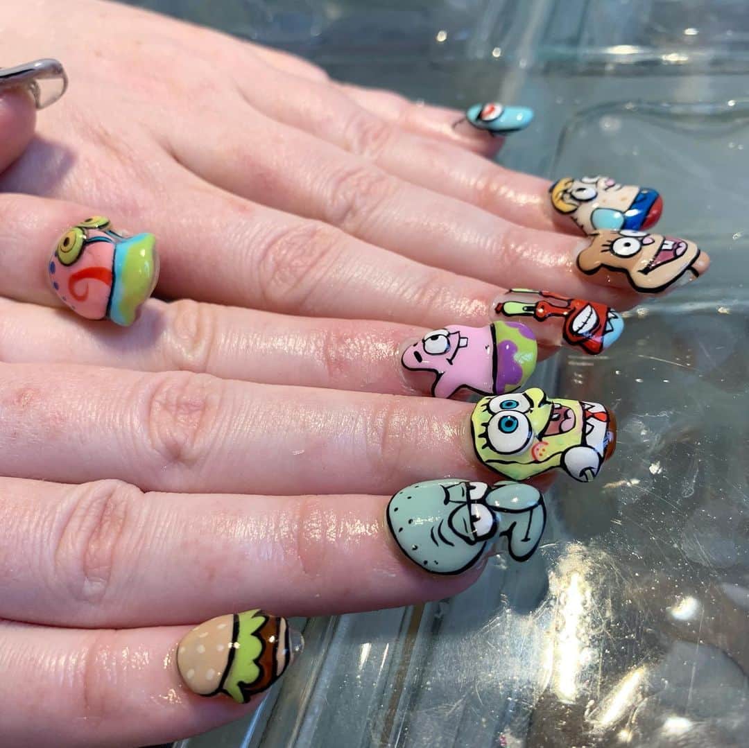 Mei Kawajiriさんのインスタグラム写真 - (Mei KawajiriInstagram)「When you get 3D character on ur nails, those are like your family 😍🥰😍 @spongebob and friends for @kristenvbateman #nailsbymei」1月14日 5時41分 - nailsbymei