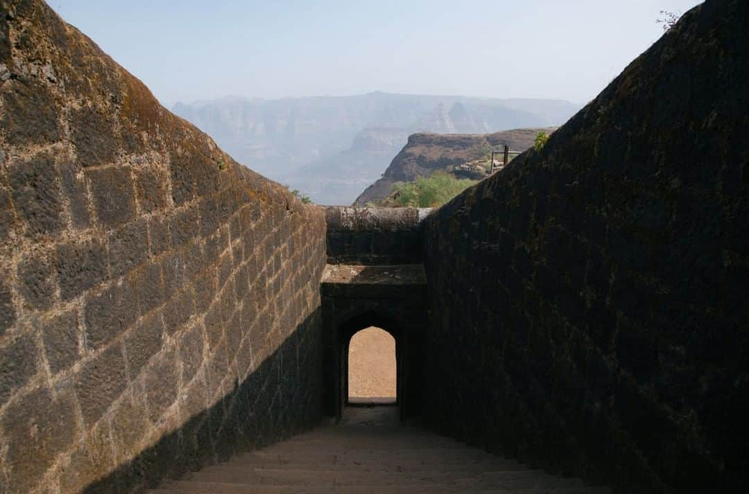 National Geographic Travelさんのインスタグラム写真 - (National Geographic TravelInstagram)「Photo by @jodymacdonaldphoto | Located 2,700 feet (823 meters) above sea level on a remote hilltop in Mahad, India, the majestic Raigad Fort became the home of Chhatrapati Shivaji’s Maratha Empire in the mid-1600s. Despite being attacked by the British East India Company in 1818, much of the fort remains intact. Whether you take the cable car or hike up the mountainside to the fort’s location, it is definitely worth the trip if you are in the Pune area.  Follow me @jodymacdonaldphoto to see more images from my travels around the world. #india #raigadfort」1月14日 6時05分 - natgeotravel