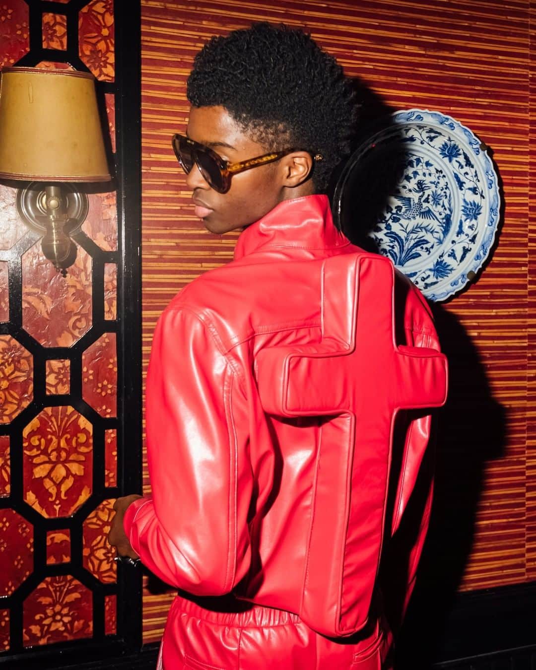 GQさんのインスタグラム写真 - (GQInstagram)「@altonmason, doing his best red-leather Eddie Murphy, at our Milan Fashion Week Party. See the rest of photos from the night at the link in bio. #mfw」1月14日 6時15分 - gq