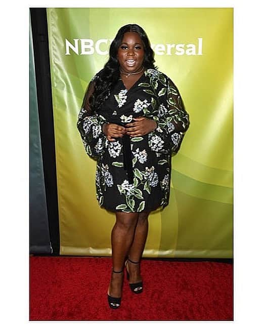 アレックス・ニューウェルのインスタグラム：「First Lady Newell!!! #zoeysplaylist.  Hair @alexander_armand  Makeup @bethanygmakeup」