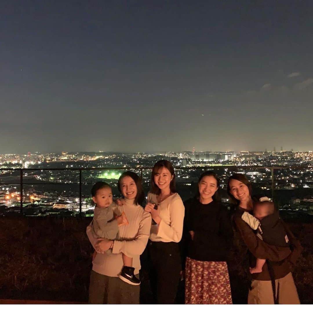 澤田泉美さんのインスタグラム写真 - (澤田泉美Instagram)「いつものメンバーで新年会！ 昼からワイワイ飲んだり食べたり💕🍷 最後はいつもカードゲームしてるなぁ〜笑 みんな遊びにきてくれてありがとう❤️ 今年も宜しくお願いします🥺💕 #新年会#四人姉妹#笑 #しゃぶしゃぶ#鍋#🍲 #さきちゃんは前日から泊まり#笑」1月14日 6時41分 - izumi.sawada
