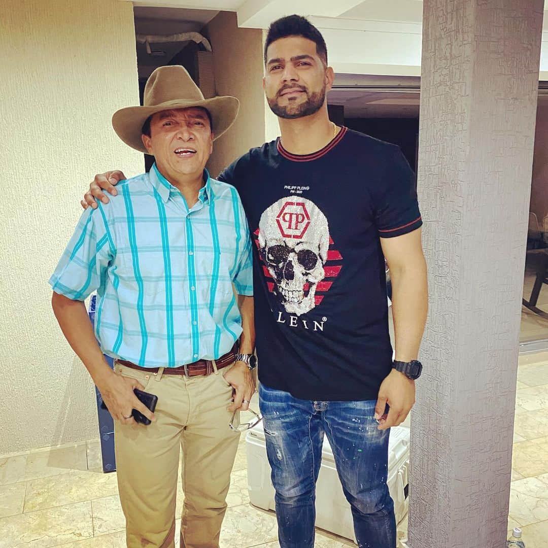 エルネスト・メヒアのインスタグラム：「Hermano @elguerrerojorge gracias por la visita,  que mi Dios te siga dando vida y salud, tu humildad y sencillez no tiene límites por eso siempre serás el mejor!! #respect #idol #guanare #elorza #lomascriollitodelmapa」