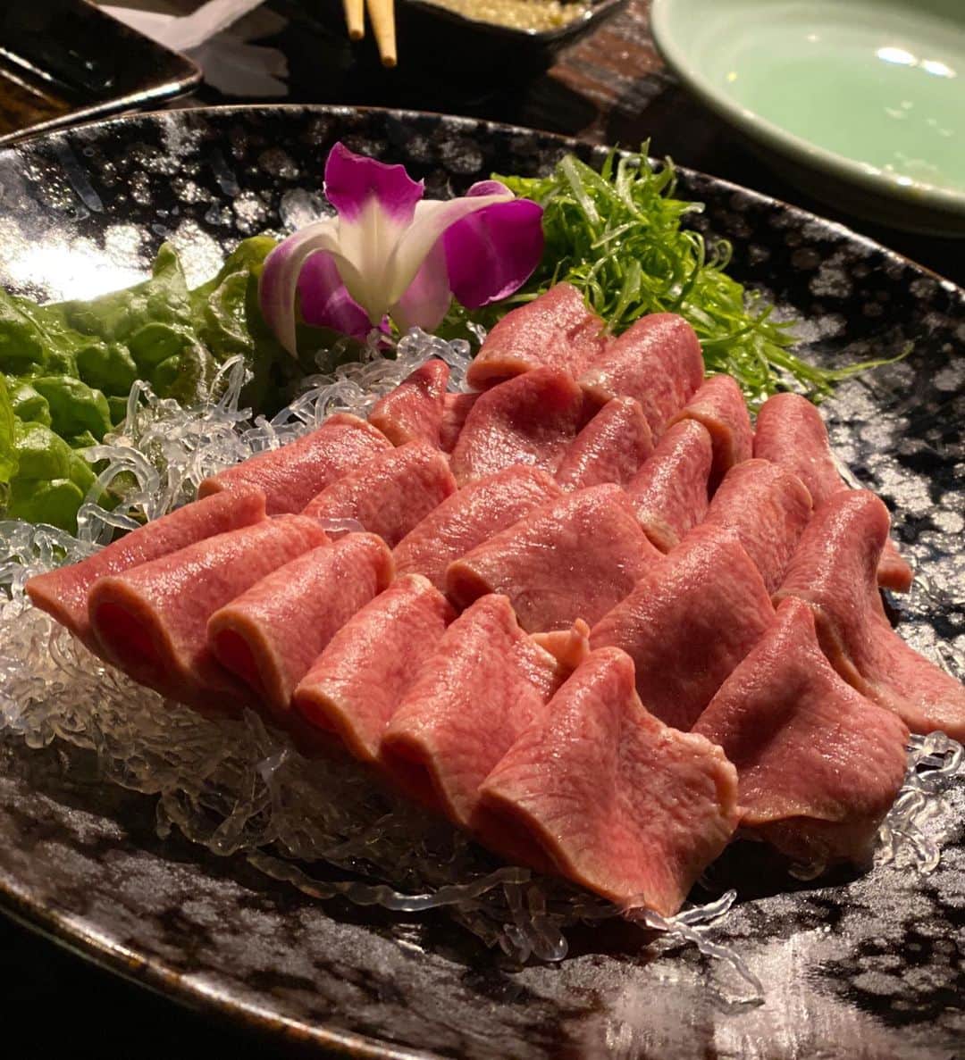 亀田和毅さんのインスタグラム写真 - (亀田和毅Instagram)「SAMURAI最高！  ベガスにあるJapanese BBQ and Grill  SAMURAIに行ってきた。  ここはまだオープンしたばかりの新しいお店。  アメリカでこんなに新鮮な肉を食べれてめちゃ幸せ^_^  デザートもめちゃうまい。最高！  オーナーのつよしさん、ご馳走様でした！  ここはオープンしたばかりのお店やけど、  つよしさんはSAMURAI MOTORSっていう  車のリペアショップも経営してる。  ベガスで車に困ったり、車を買うならSAMURAI MOTORSやな^_^」1月14日 7時27分 - tomokikameda
