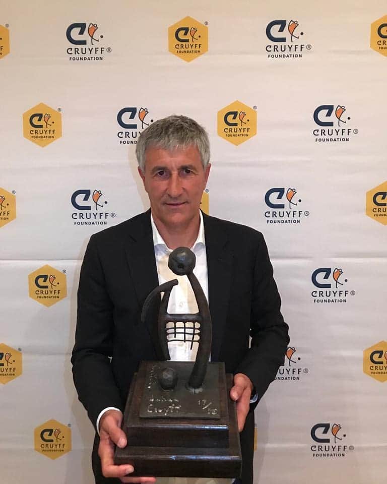 ヨハン・クライフのインスタグラム：「👏 Most Cruyffist manager of 2018, now joins a Cruyff team. Good luck at @fcbarcelona, Quique Setien! 🔵🔴 #CruyffLegacy」